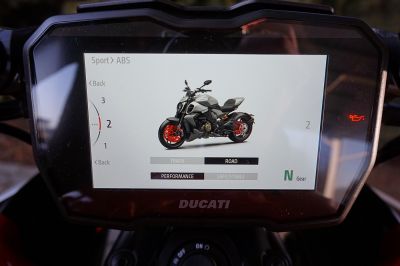 Ducati Diavel V4 red  Akrapovic