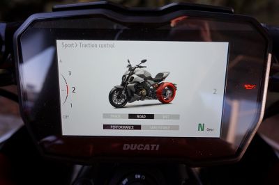 Ducati Diavel V4 red  Akrapovic