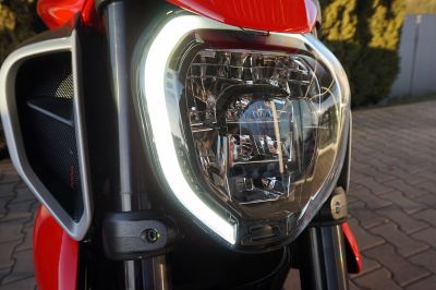 Ducati Diavel V4 red  Akrapovic