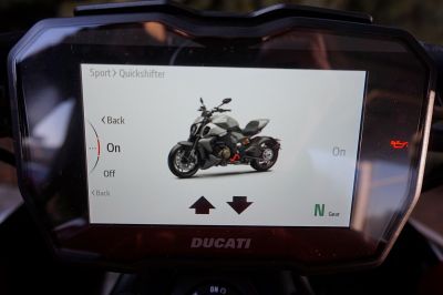 Ducati Diavel V4 red  Akrapovic