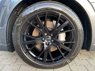 Audi e-tron S line quattro 55 electric 300kW