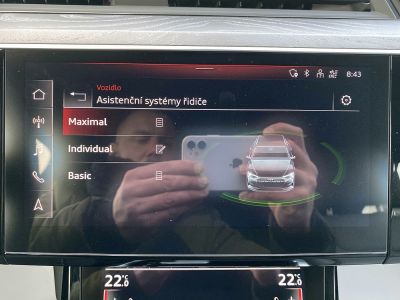 Audi e-tron S line quattro 55 electric 300kW