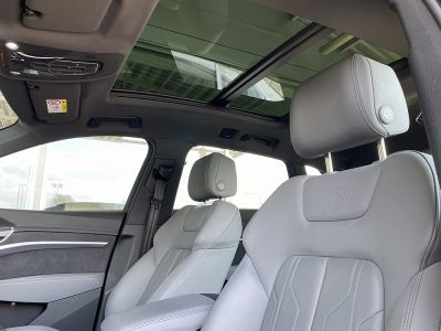 Audi e-tron S line quattro 55 electric 300kW