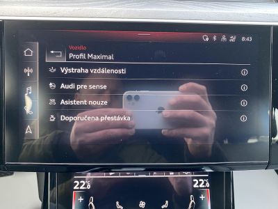 Audi e-tron S line quattro 55 electric 300kW