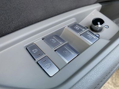 Audi e-tron S line quattro 55 electric 300kW