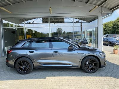 Audi e-tron S line quattro 55 electric 300kW