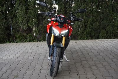 Ducati Streetfighter V2S