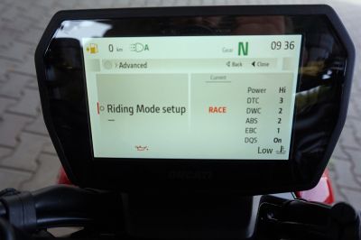 Ducati Streetfighter V2S