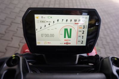 Ducati Streetfighter V2S