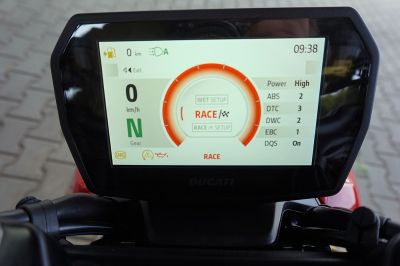 Ducati Streetfighter V2S