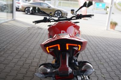 Ducati Streetfighter V2S