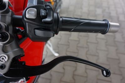Ducati Streetfighter V2S