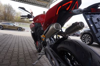 Ducati Streetfighter V2S