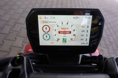 Ducati Streetfighter V2S