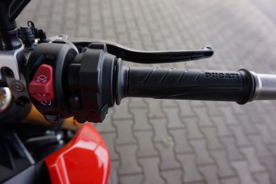Ducati Streetfighter V2S