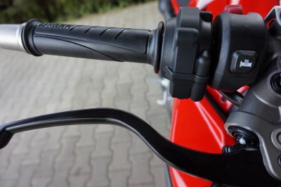 Ducati Streetfighter V2S