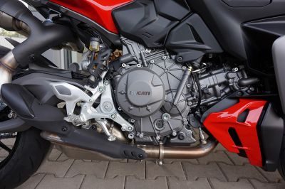 Ducati Streetfighter V2S