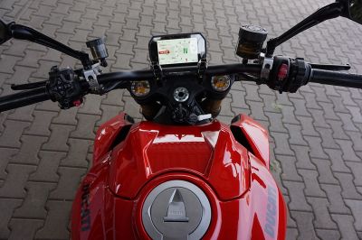 Ducati Streetfighter V2S