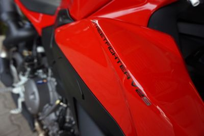 Ducati Streetfighter V2S