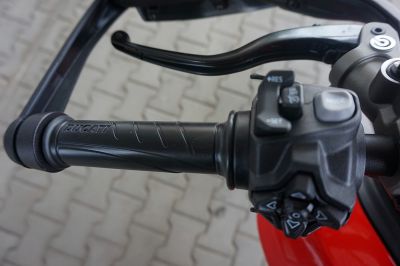 Ducati Hypermotard V2 RED