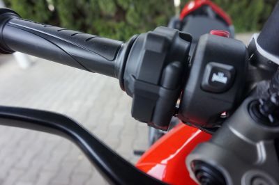 Ducati Hypermotard V2 RED