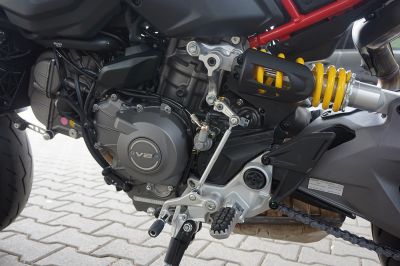 Ducati Hypermotard V2 RED