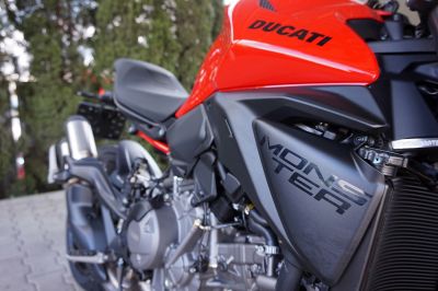Ducati Monster 896