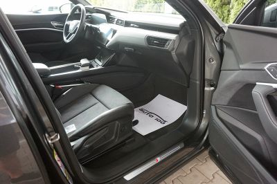 Audi e-tron S line quattro 50 electric 230kW