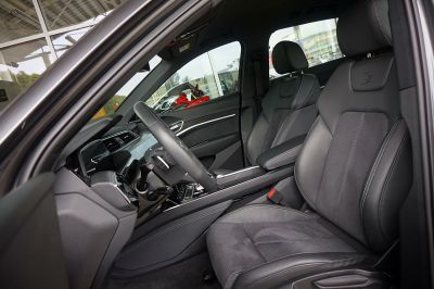 Audi e-tron S line quattro 50 electric 230kW