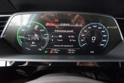 Audi e-tron S line quattro 50 electric 230kW
