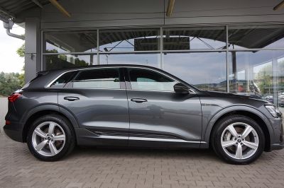 Audi e-tron S line quattro 50 electric 230kW
