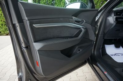 Audi e-tron S line quattro 50 electric 230kW