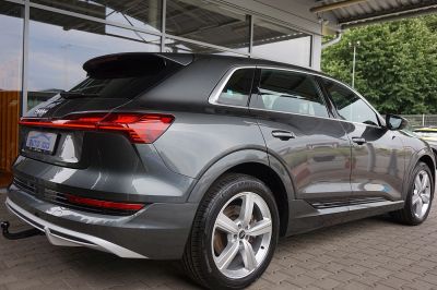 Audi e-tron S line quattro 50 electric 230kW