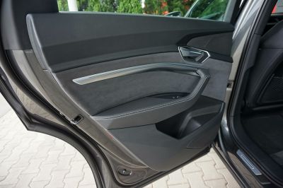 Audi e-tron S line quattro 50 electric 230kW