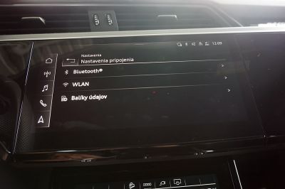 Audi e-tron S line quattro 50 electric 230kW
